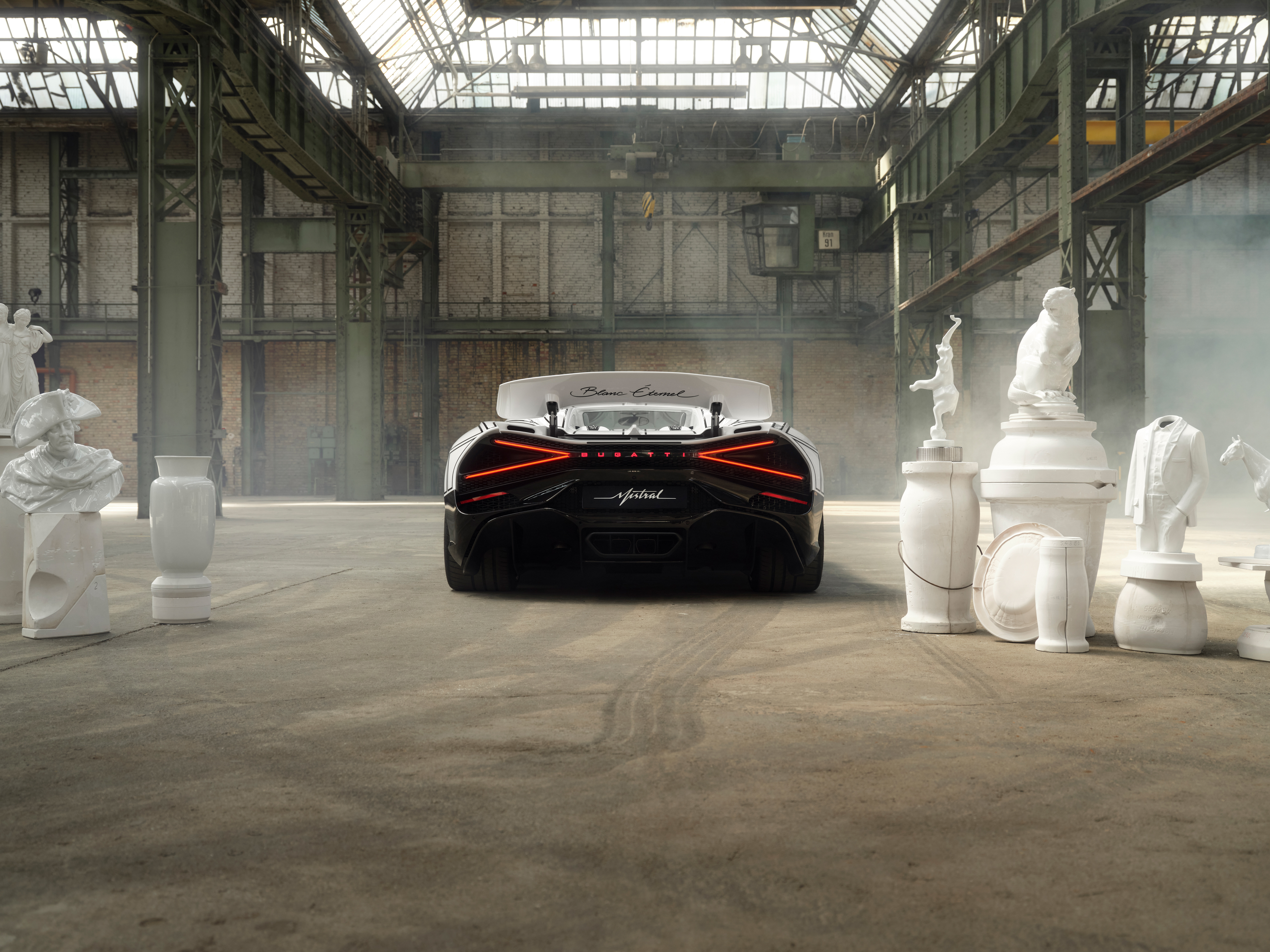 The name ‘Blanc Éternel’ evokes both the perpetual beauty of pure-white porcelain, and the enduring place of the W16 within Bugatti history.